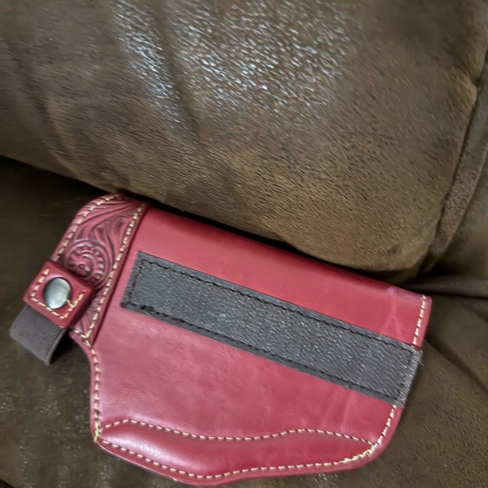 Elegant Red Embossed Handbag & Wallet - Picture 9 of 15